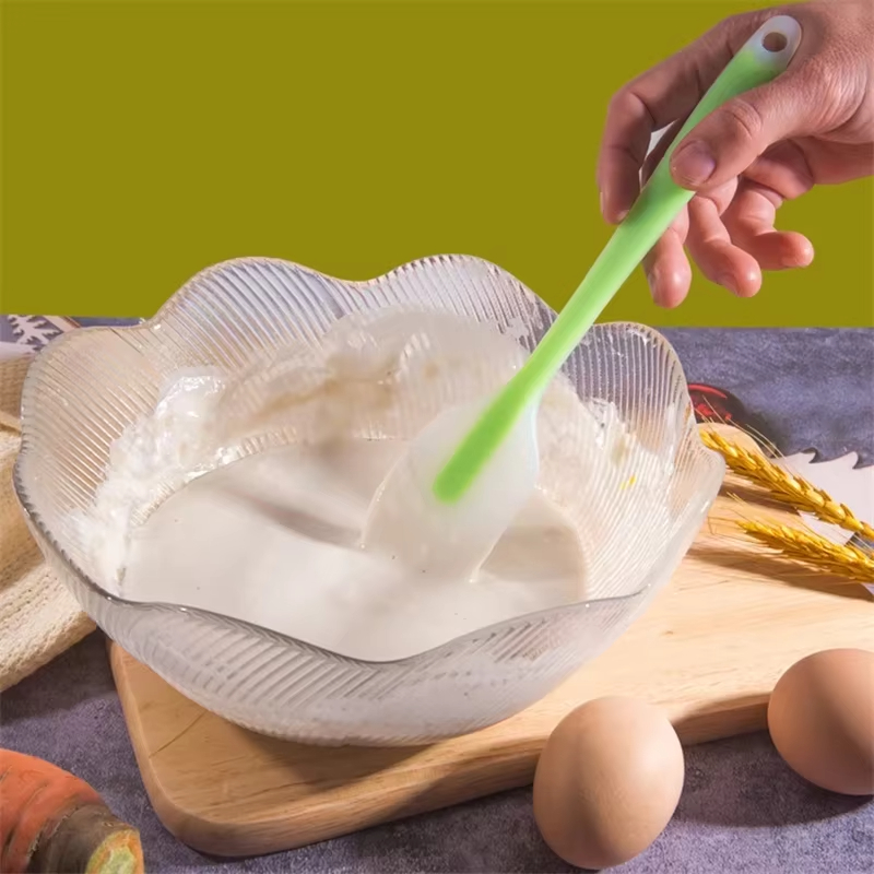 Kitchen Baking Brush - 28cmキッチンシリコンスパチュラ、半透明の調理生地スクレーパー、耐熱ベーキングツール、ケーキブラシとスクレーパー
