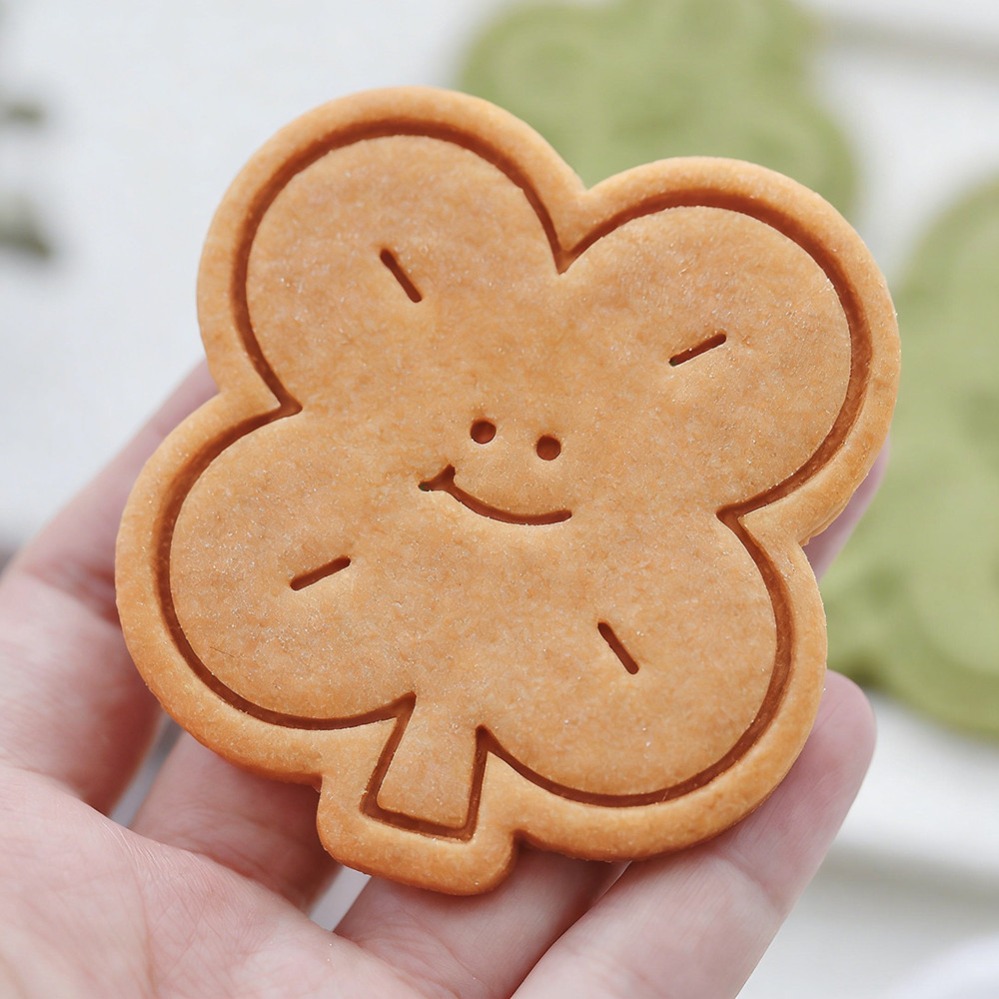 幸運の四つ葉のクローバー型クッキーカッター、ビスケット型、キ - Kitchen Baking Utensil のレビューと価格